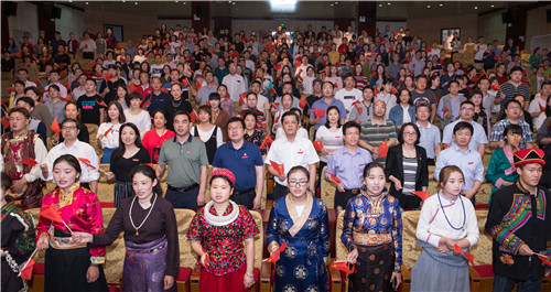 向伟大祖国致敬!——我校师生集中观看超燃纪录片厉害了,我的国