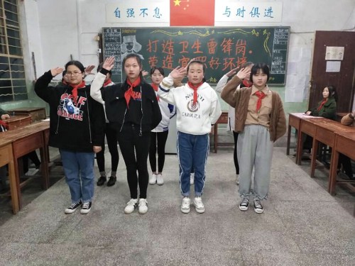打造卫生雷锋岗,营造宜职好环境——护理学院开展主题团日活动