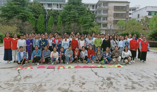倡导新风,美化生活——护理学院党团服务站开展街道清扫志愿服务活动